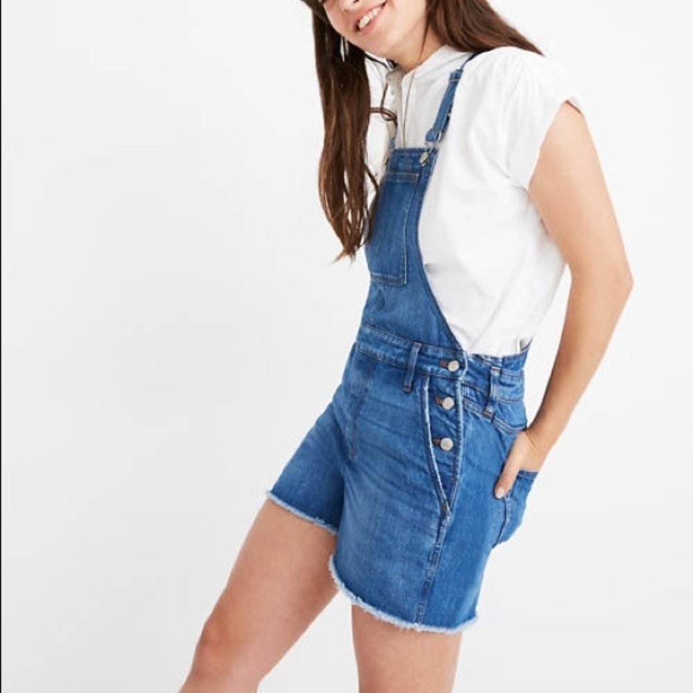 Madewell Adirondack Short Overalls in Delmar Wash